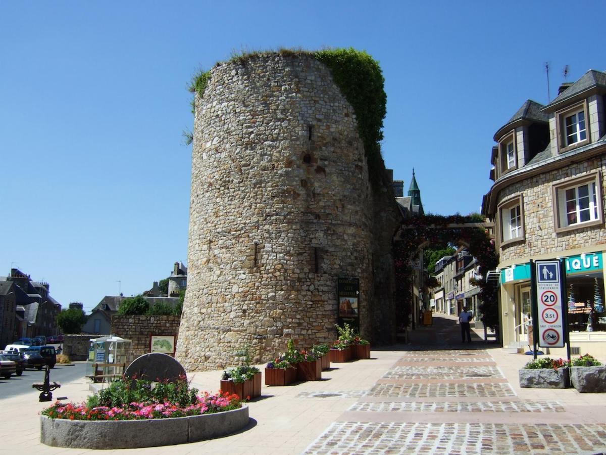 La Maison Sur Les Remparts Domfront  Exterior photo